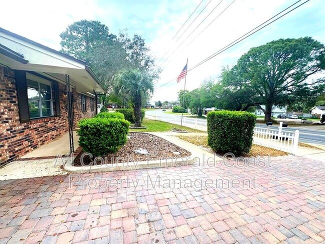 Building Photo - 504 Kelly St