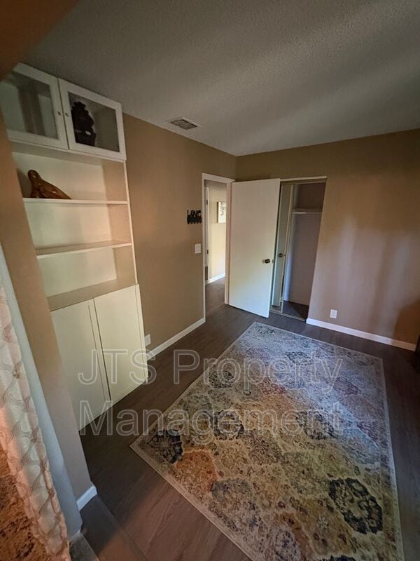 Building Photo - 6913 Navarro Ct