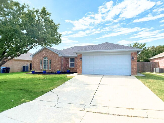 Primary Photo - Fully Renovated 3-Bedroom in North Fort Wo...