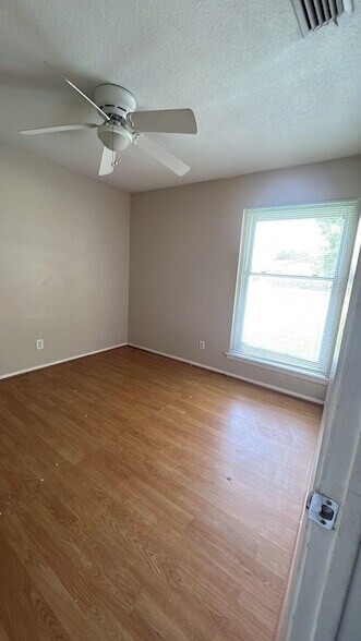 Building Photo - 902 Toyah Creek Ln
