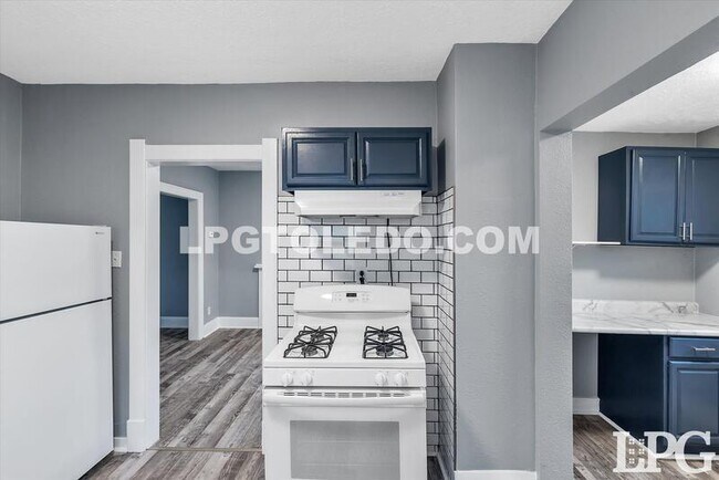 Building Photo - 927 Alvison Rd