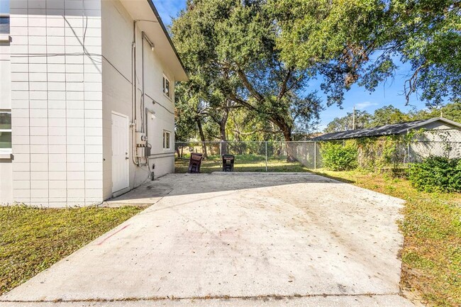 Building Photo - 901 Colyer St