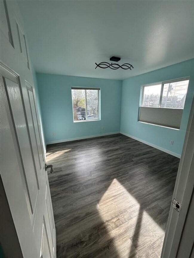 Building Photo - 211 Baker St