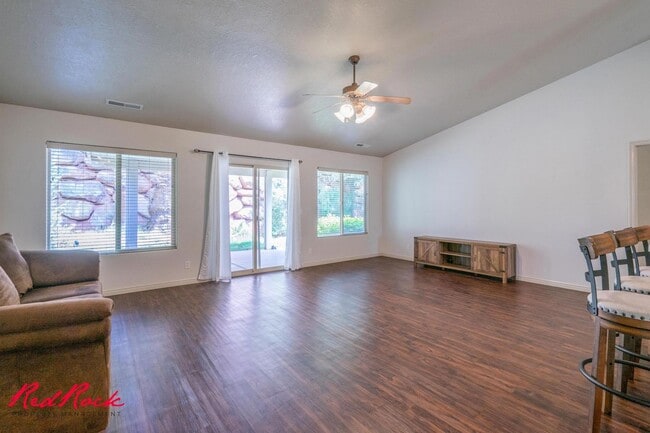 Building Photo - Partially Furnished 3 Bedroom Home with Co...