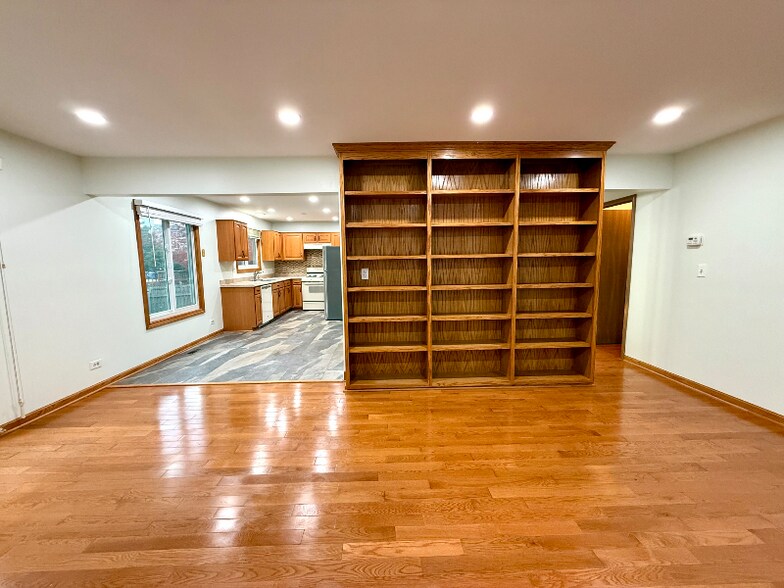 Building Photo - 2449 Carlton Dr