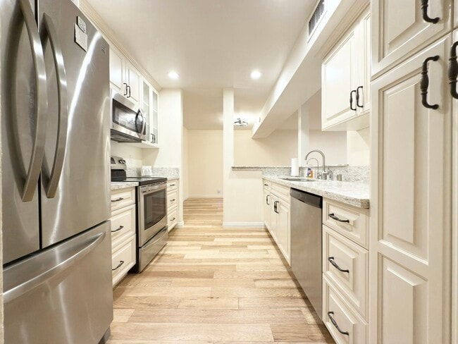 Building Photo - Upgraded Condo in La Costa!