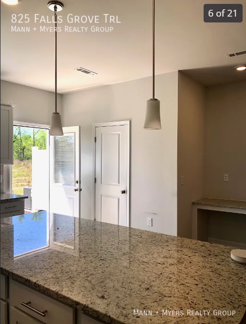Building Photo - 825 Falls Grove Trl