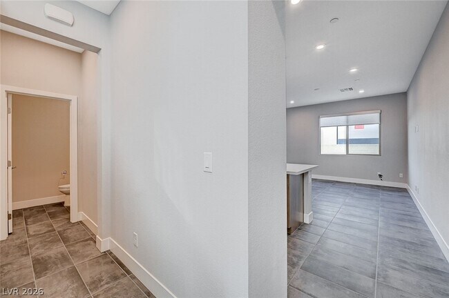Building Photo - 2374 San Siro St