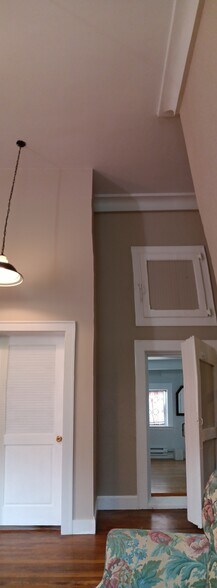 Building Photo - 2009 2nd St NE