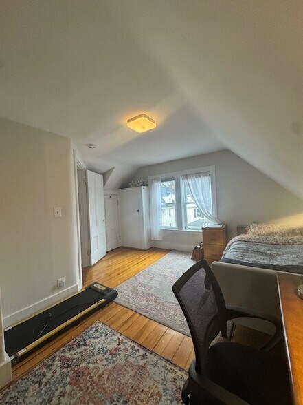 Building Photo - 58 Saunders St