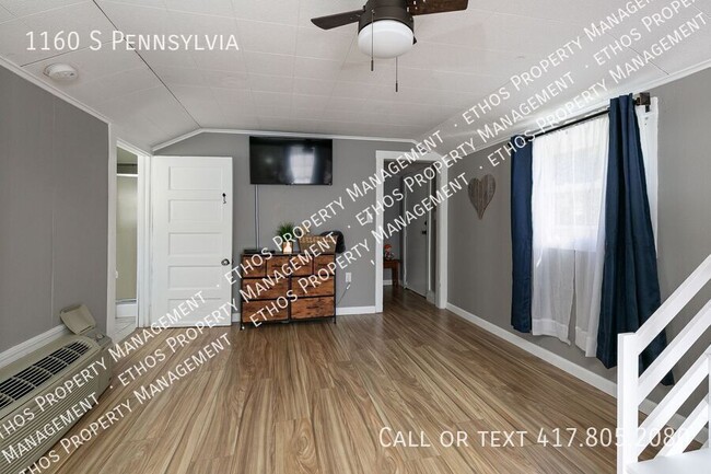 Building Photo - Beautifully Remodeled 3 Bedroom / 2 Bath M...