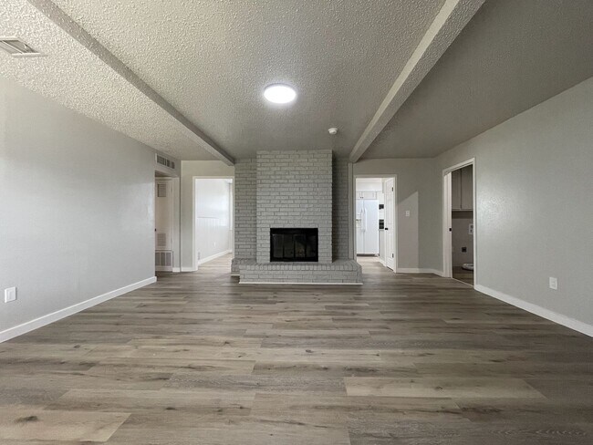 Building Photo - Newly Renovated 3-Bedroom, 2-Bath Home in ...