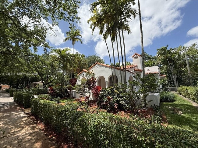 Building Photo - 820 Lorca St