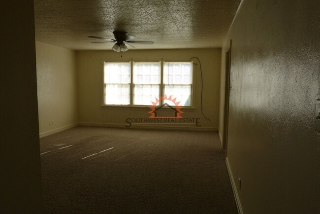 Building Photo - Charming historic 2 bedroom 1 bathroom house