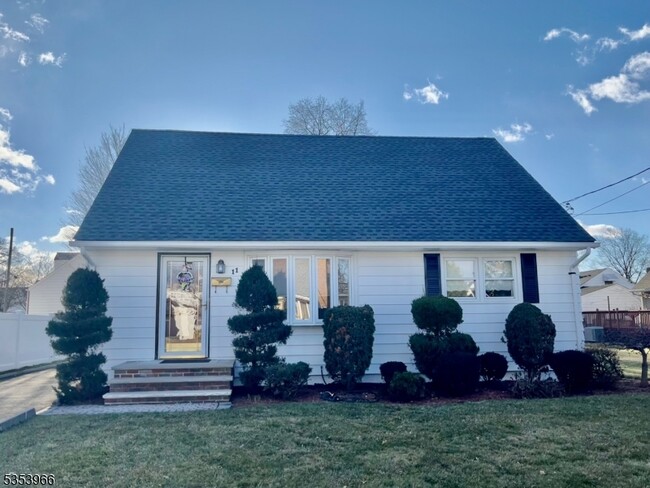 Primary Photo - 11 Jaskot Ln