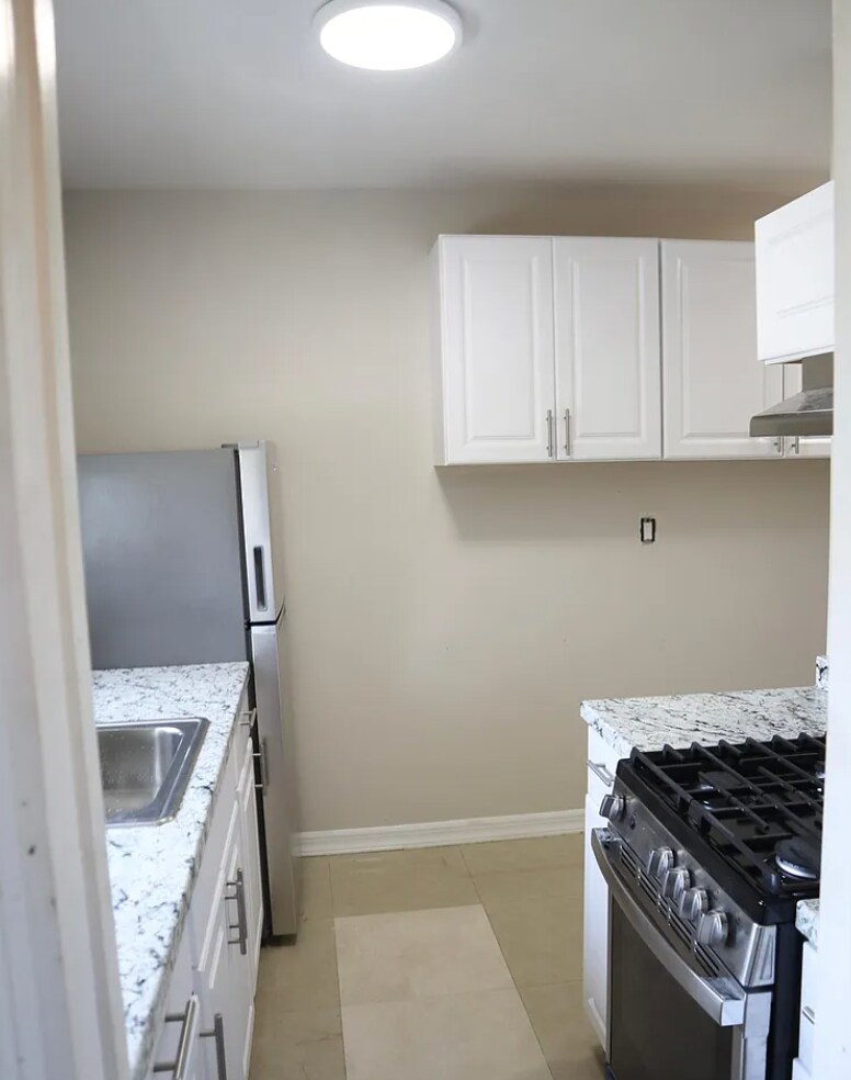 Building Photo - 1250 Woodfield Rd