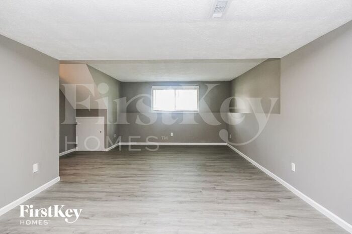 Building Photo - 910 Woodlark Dr