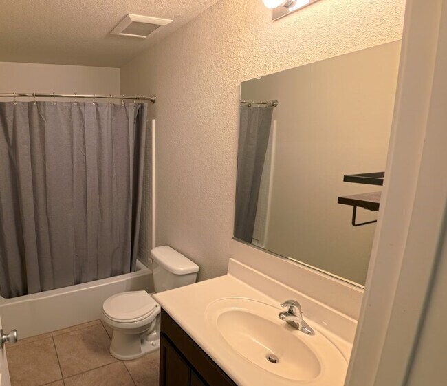 Building Photo - 1651 Domino Dr SE