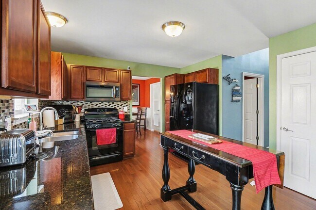 Building Photo - 4315 Center Valley Dr