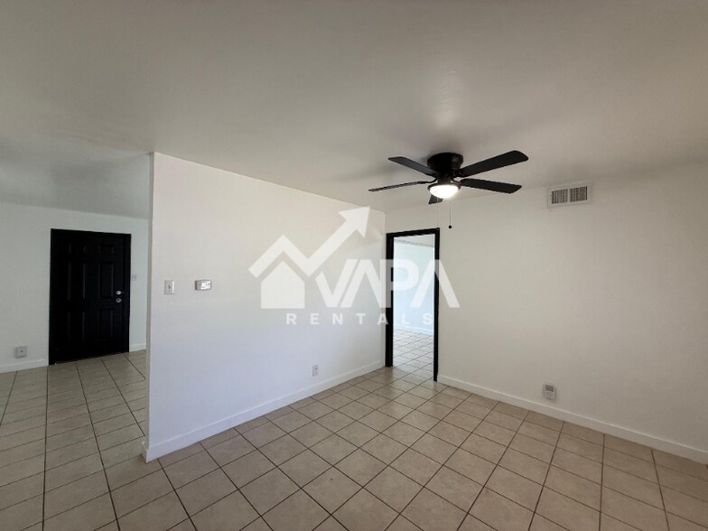 Building Photo - 4210 Dauphine Dr