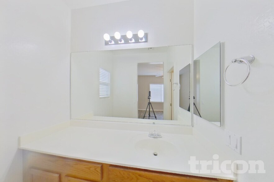 Building Photo - 42542 W Lucera Ct