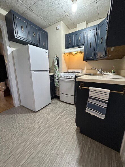 Building Photo - 2508 33rd Ave S