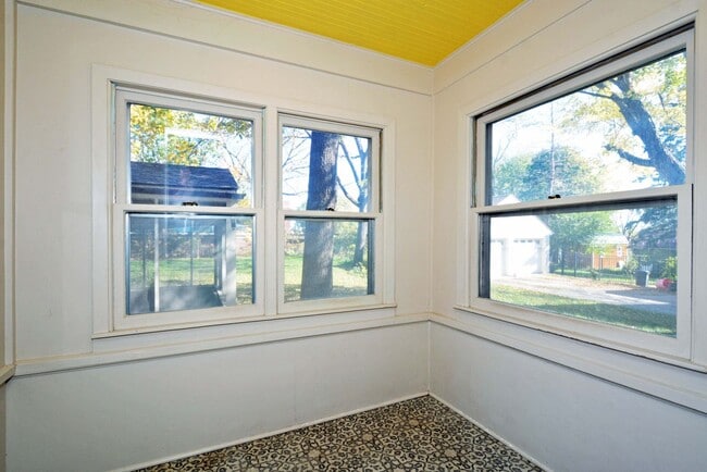 Building Photo - Beautiful 3-Bed 2-Bath Home Available In N...
