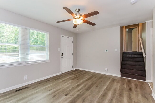 Building Photo - 201 Beechwood Dr