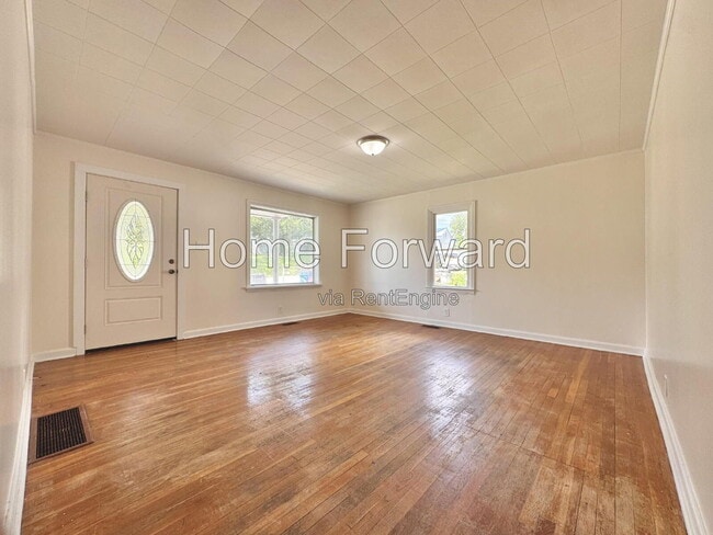 Building Photo - 107 N Robbins Ct