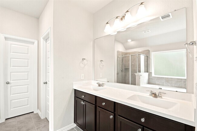 Building Photo - 1202 Vilamoura Ct