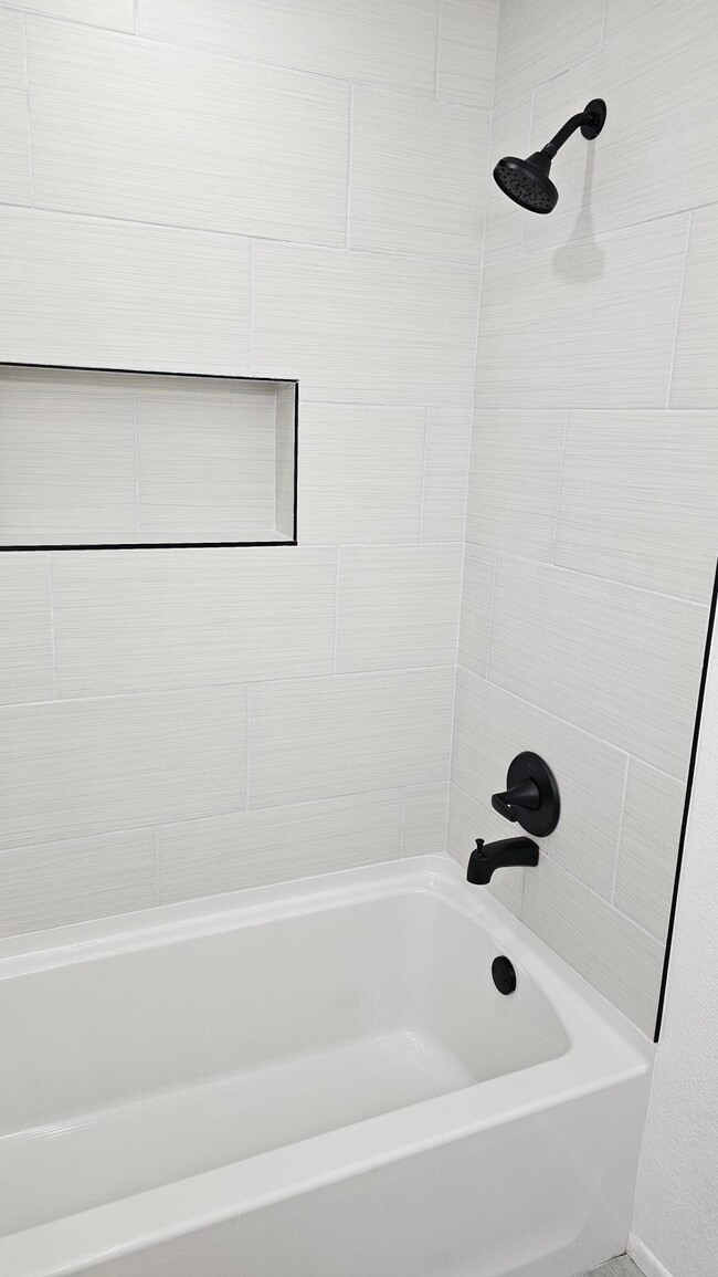 Building Photo - 2601 S Broadmoor Dr