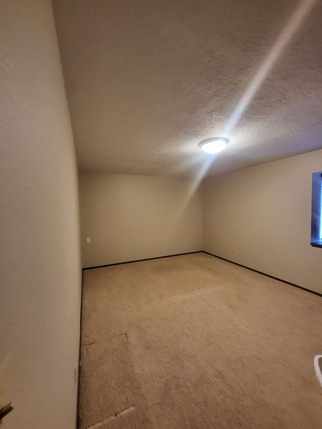 Building Photo - Prospectors Point NE Condo 2 Bedroom, 2 story, 1 1/2 Bath, 1 car garage