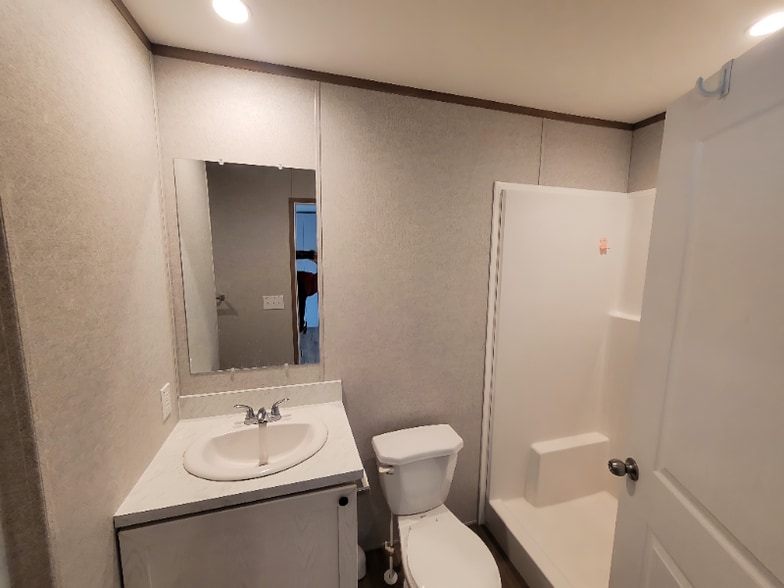 Building Photo - 87 Deerwood Park