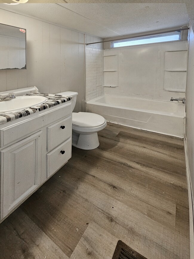 Building Photo - 412 McElhaney Rd