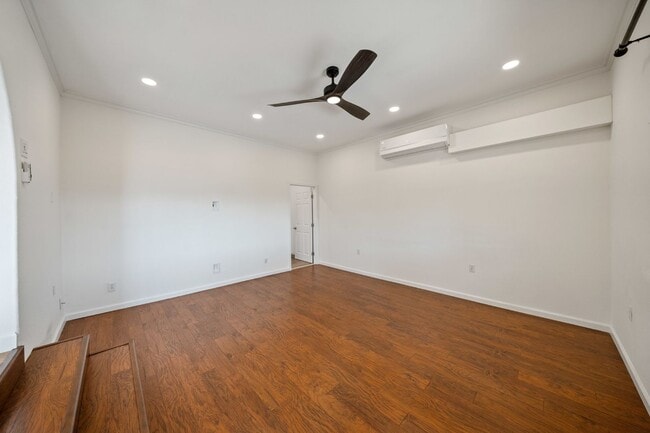 Building Photo - Imperial Beach House Stunning  2 bed /1 bath Duplex w Garage, Yard, + A/C