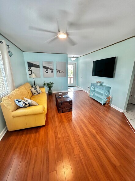Building Photo - 960 Apollo Beach Blvd