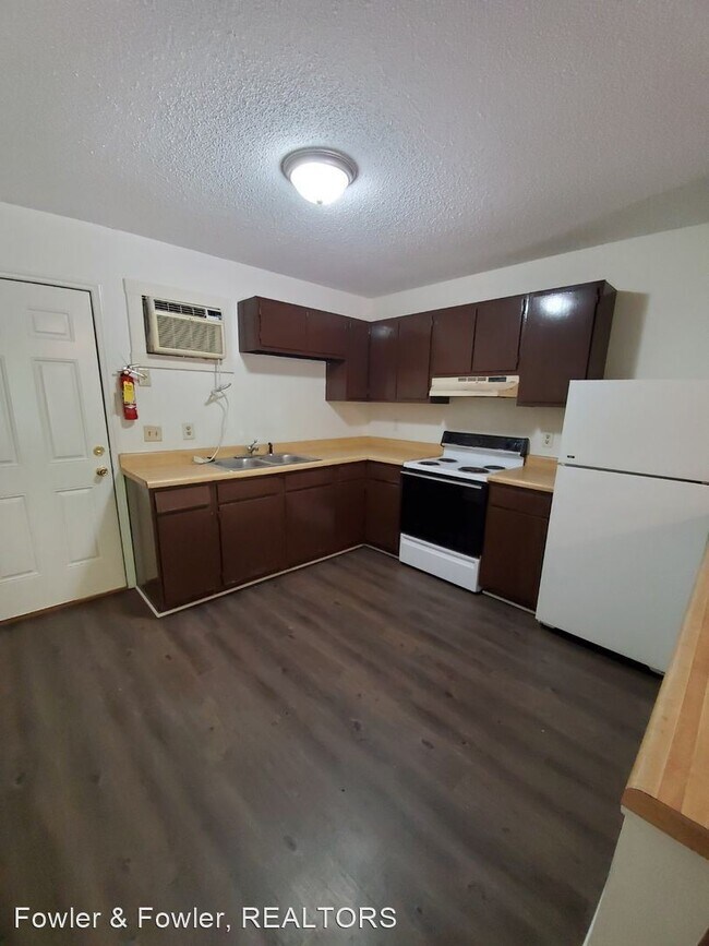 Building Photo - 1613 Long St