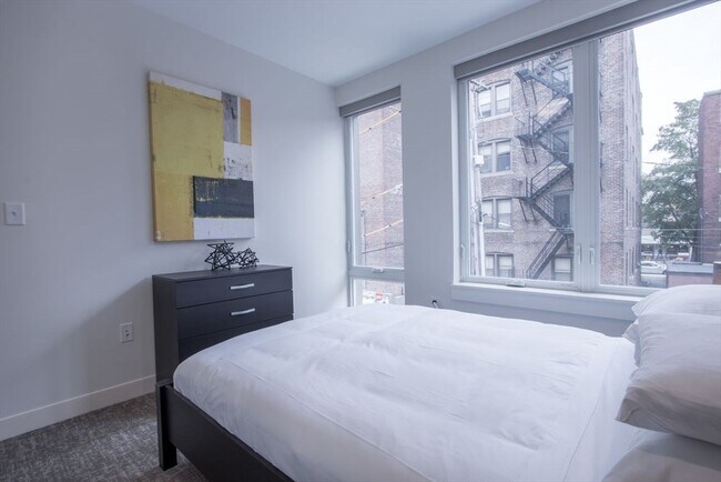 Building Photo - 900 Beacon St