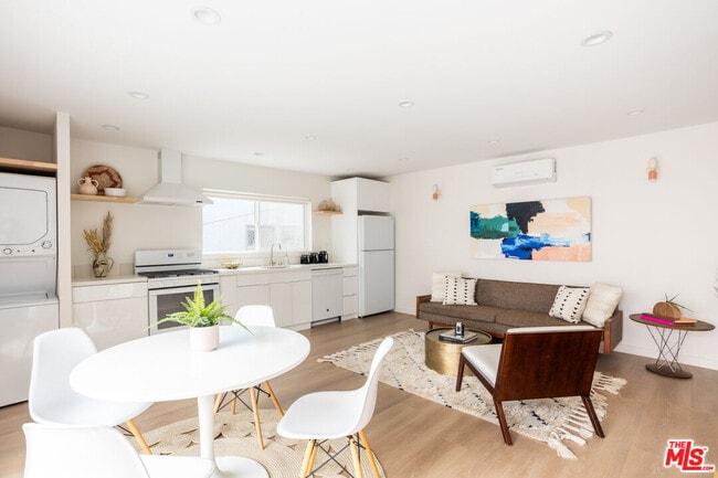 Building Photo - 1948 Preston Ave