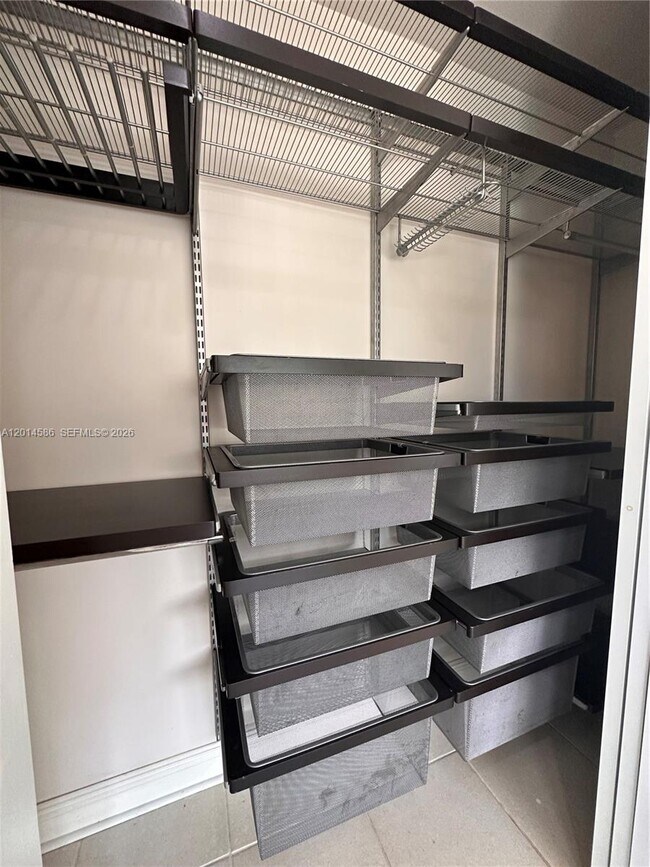 Building Photo - 2033 Calais Dr