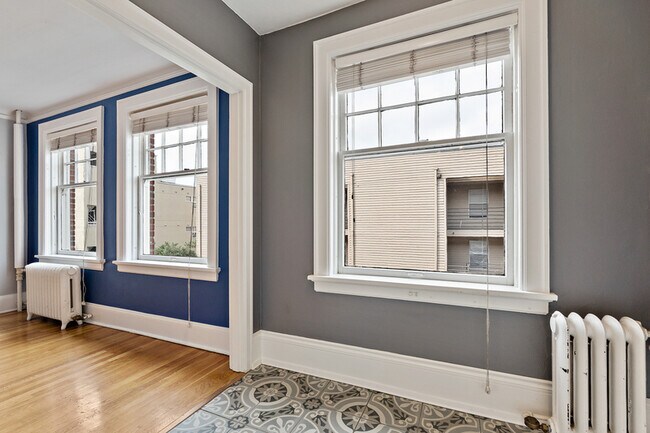 Building Photo - 321 Boylston Ave E