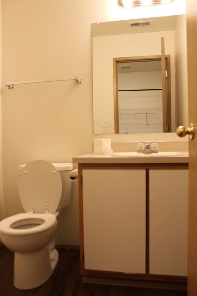 Building Photo - 3 br, 2.5 ba home in quiet Scappoose neighborhood