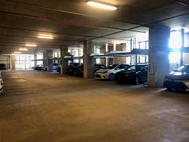 Building Photo - 1600 NE 1st Ave