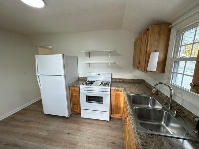 Building Photo - 2802 10th Ave