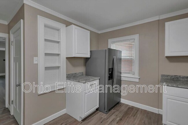 Building Photo - 618 Lilley Ave