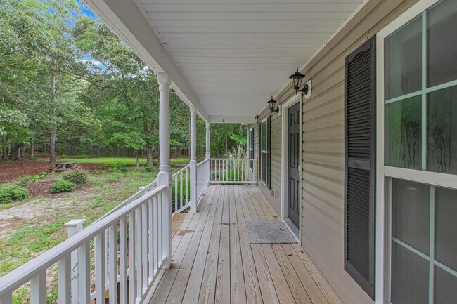 Building Photo - Charming 3-Bedroom Home on Large Acreage L...