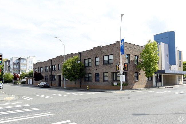 Primary Photo - Roxy Apartments