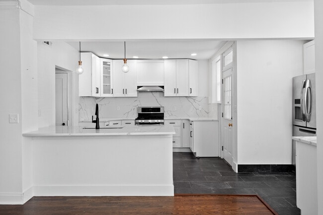 Building Photo - 5855 De Giverville Ave