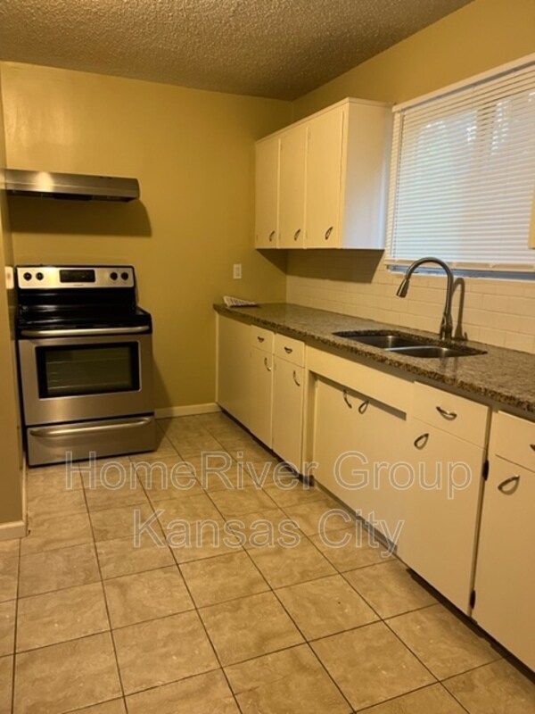 Building Photo - 4149 N Lister Ave