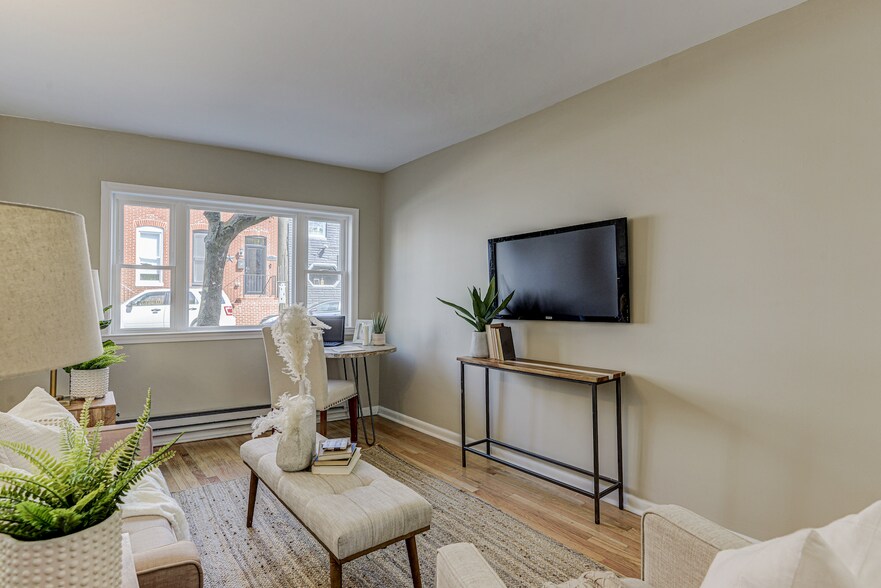 Building Photo - 1736 Light St